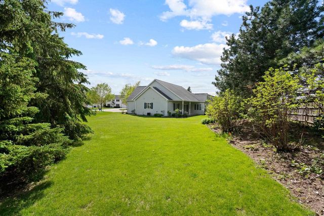 3700 S HAMPTON COURT, Appleton, WI 54915