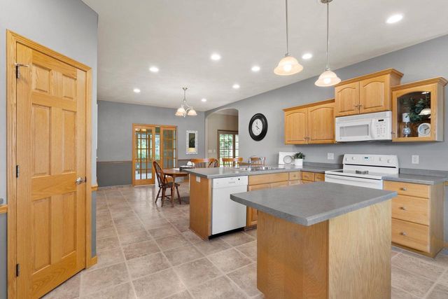 3700 S HAMPTON COURT, Appleton, WI 54915
