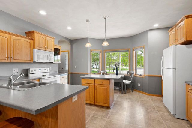 3700 S HAMPTON COURT, Appleton, WI 54915