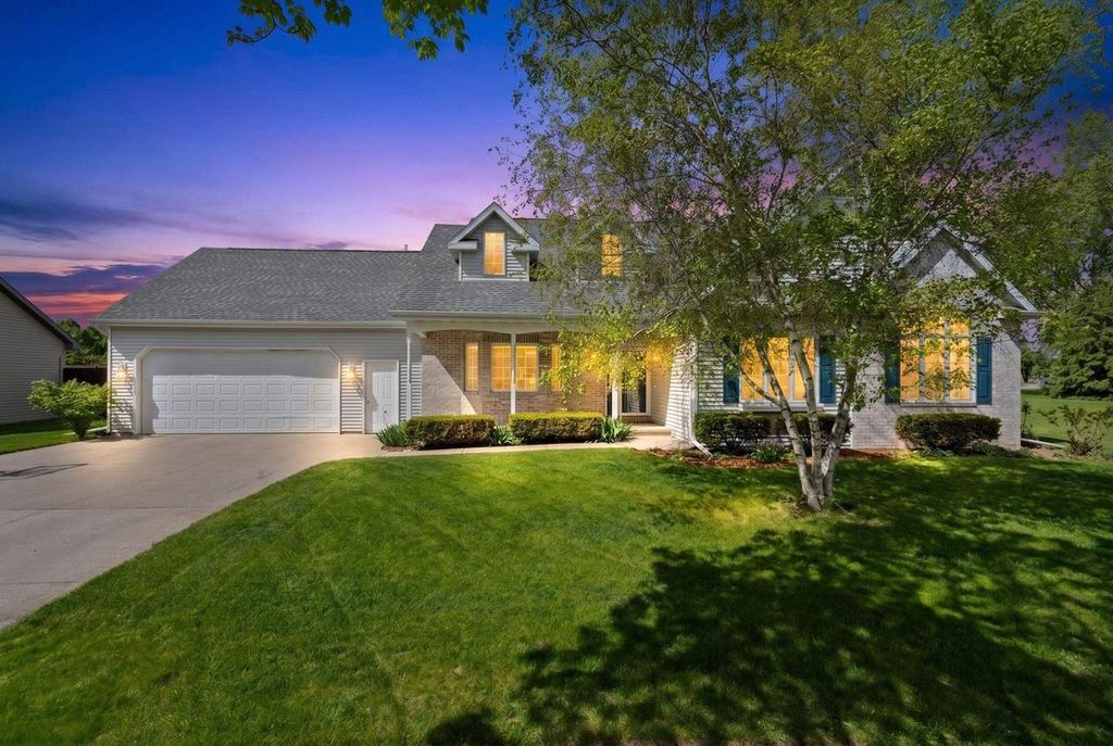 3700 S HAMPTON COURT, Appleton, WI 54915