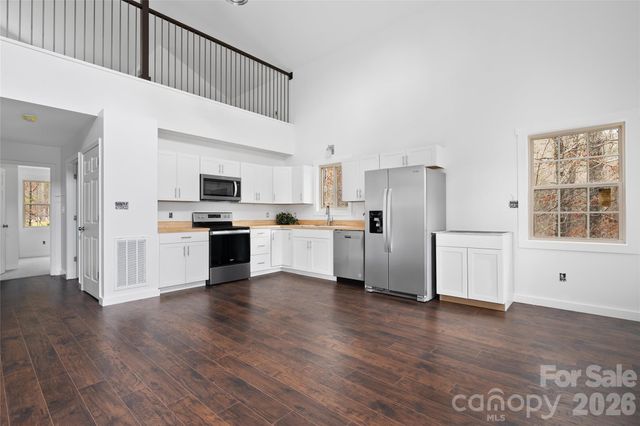 109 Tumblebug Trail Road, Flat Rock, NC 28731