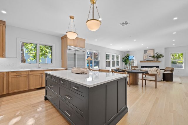 6 Sheridan St, Lexington, MA 02420