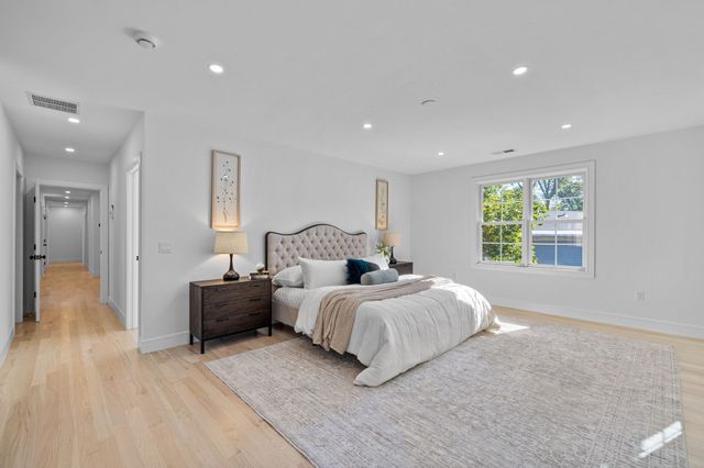 6 Sheridan St, Lexington, MA 02420