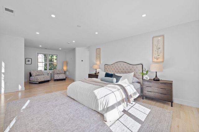 6 Sheridan St, Lexington, MA 02420
