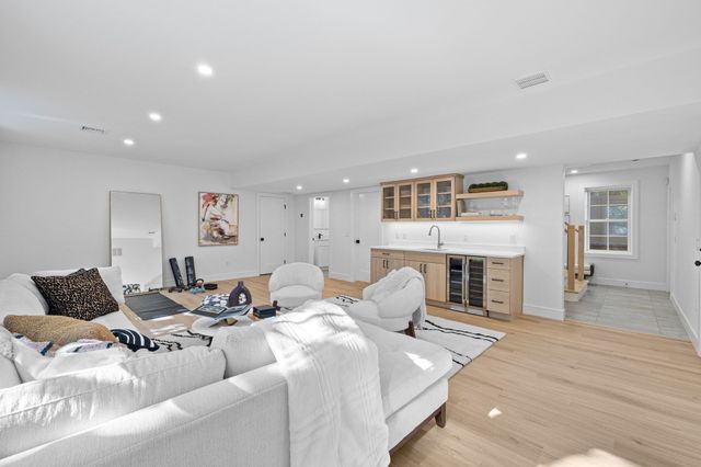 6 Sheridan St, Lexington, MA 02420