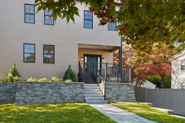 6 Sheridan St, Lexington, MA 02420