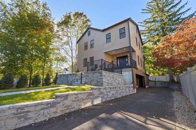 6 Sheridan St, Lexington, MA 02420