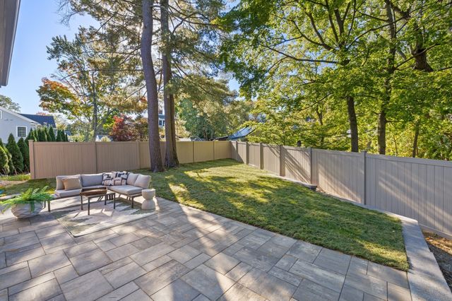 6 Sheridan St, Lexington, MA 02420