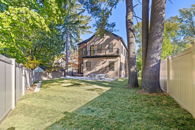 6 Sheridan St, Lexington, MA 02420