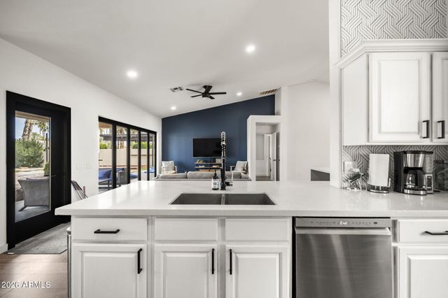 844 W BEECHNUT Drive, Chandler, AZ 85248