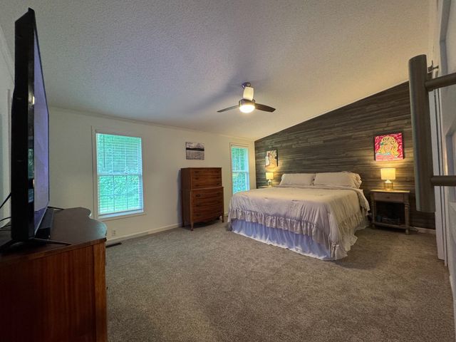 9056 Taylor Cemetery Rd, Lyles, TN 37098