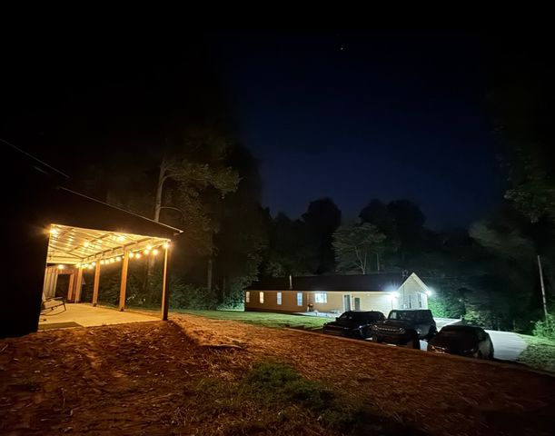 9056 Taylor Cemetery Rd, Lyles, TN 37098