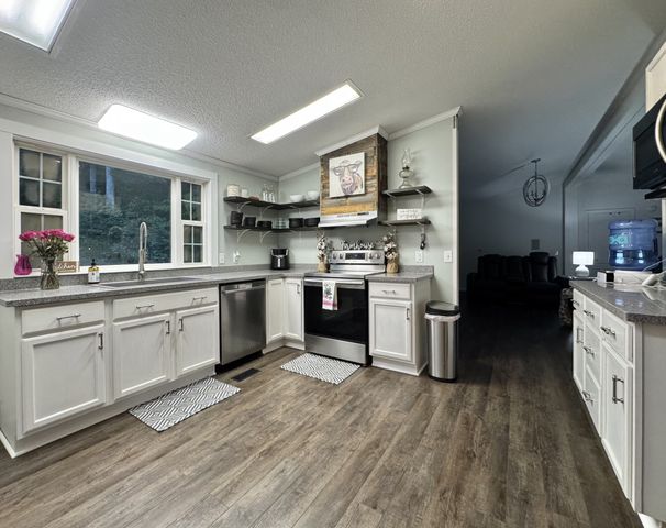 9056 Taylor Cemetery Rd, Lyles, TN 37098