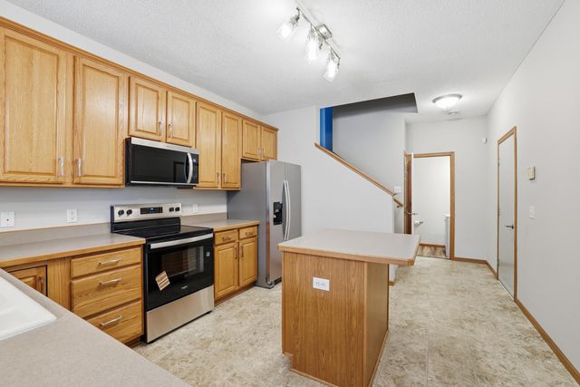 3789 Hazel Trail C, Woodbury, MN 55129