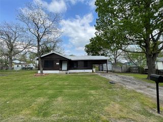 106 N 4th Street, Celeste, TX 75423