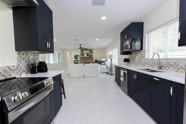 1794 SANTA BARBARA DR, Dunedin, FL 34698