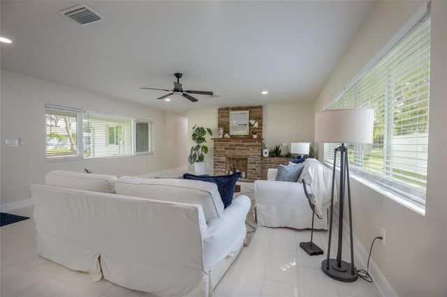 1794 SANTA BARBARA DR, Dunedin, FL 34698