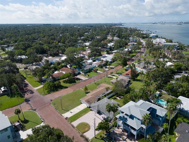 1794 SANTA BARBARA DR, Dunedin, FL 34698