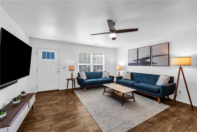 1223 S Springfield Drive, Fayetteville, AR 72704