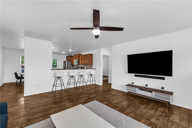 1223 S Springfield Drive, Fayetteville, AR 72704