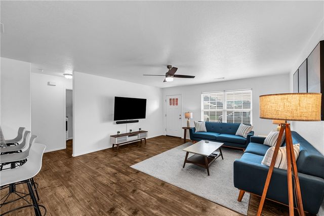 1223 S Springfield Drive, Fayetteville, AR 72704