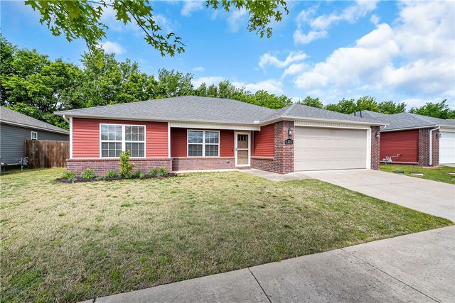 1223 S Springfield Drive, Fayetteville, AR 72704