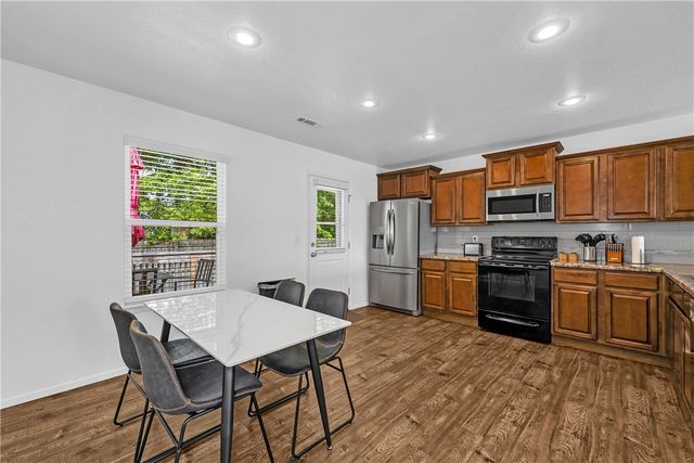 1223 S Springfield Drive, Fayetteville, AR 72704