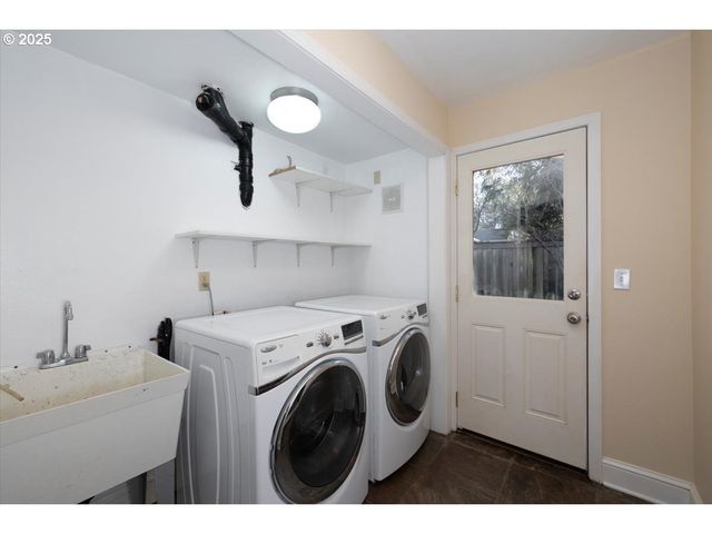 3262 FAIRVIEW Way, West Linn, OR 97068