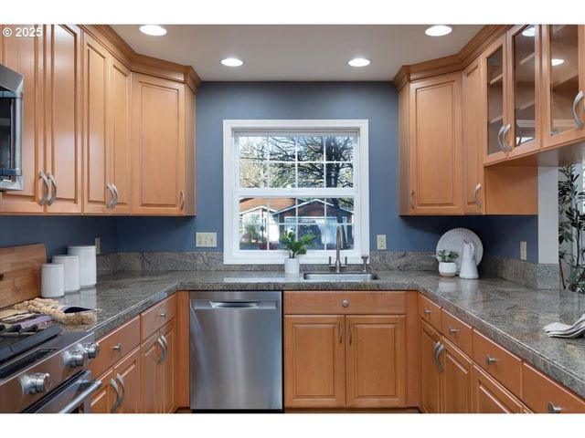 3262 FAIRVIEW Way, West Linn, OR 97068