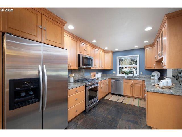 3262 FAIRVIEW Way, West Linn, OR 97068