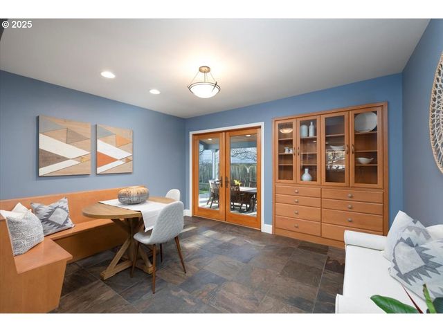 3262 FAIRVIEW Way, West Linn, OR 97068