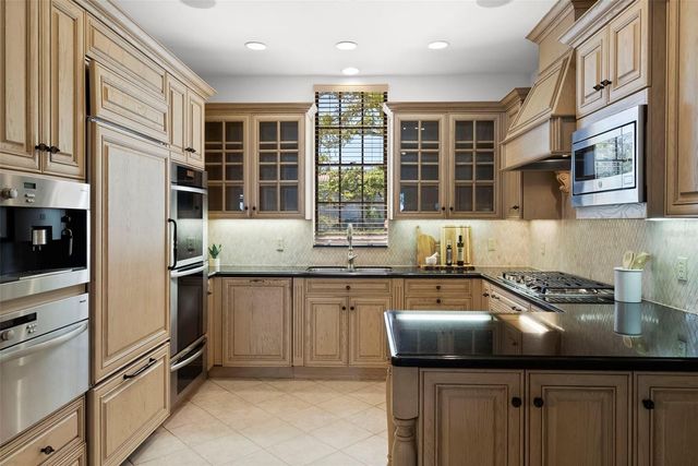 5010 BAYSHORE BOULEVARD 4, Tampa, FL 33611