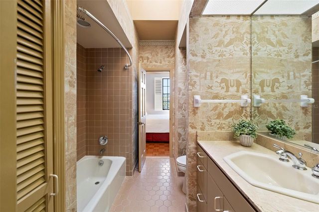 5010 BAYSHORE BOULEVARD 4, Tampa, FL 33611