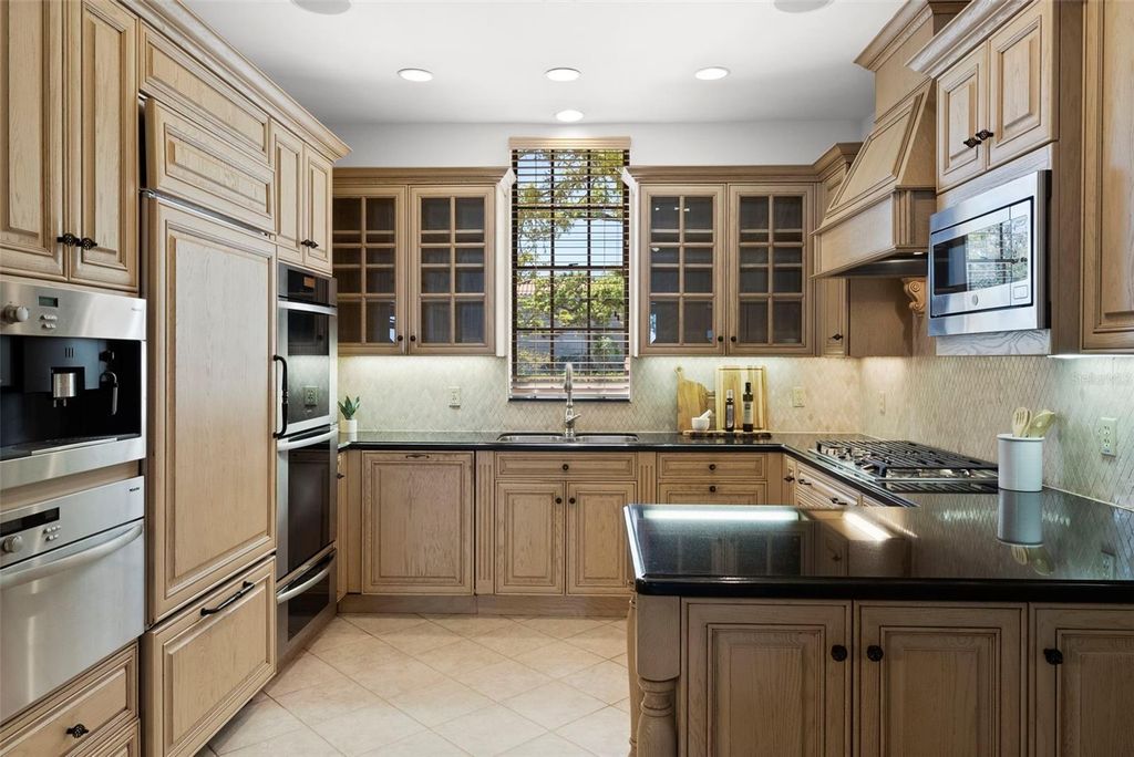 Image 18 of property listing at 5010 BAYSHORE BOULEVARD 4, Tampa, FL 33611