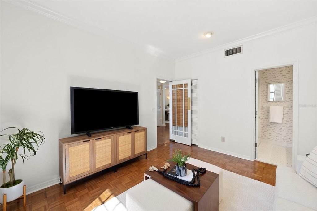 Image 23 of property listing at 5010 BAYSHORE BOULEVARD 4, Tampa, FL 33611