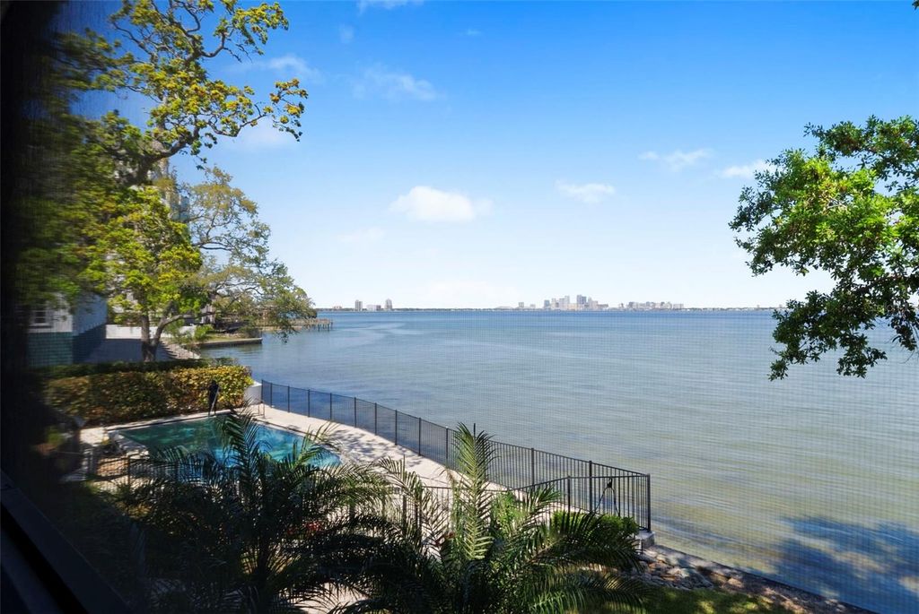 Image 25 of property listing at 5010 BAYSHORE BOULEVARD 4, Tampa, FL 33611