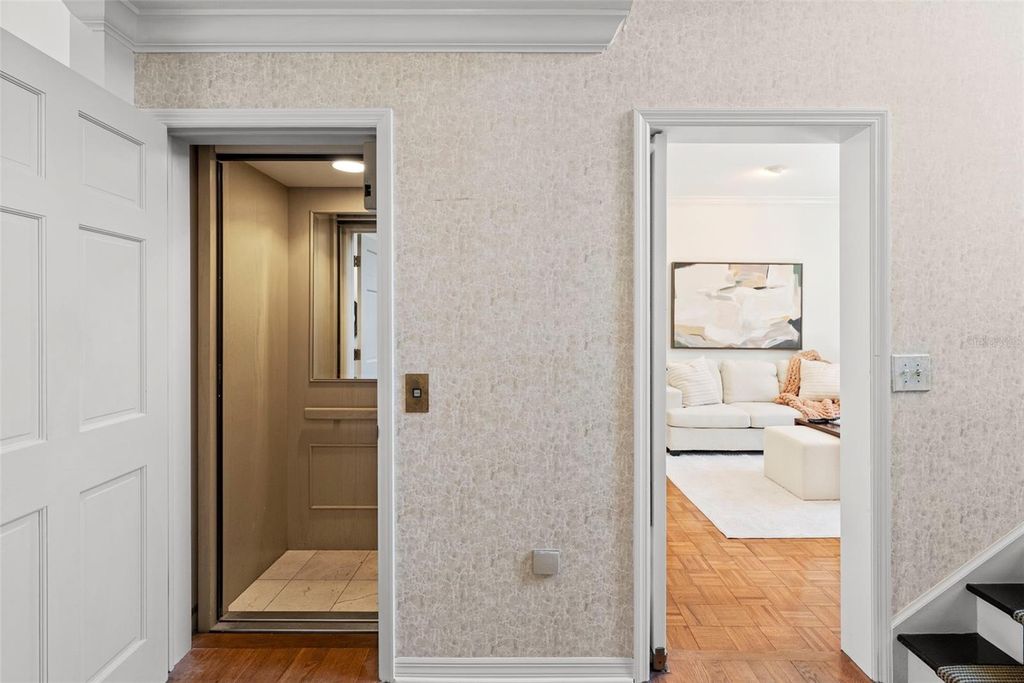 Image 27 of property listing at 5010 BAYSHORE BOULEVARD 4, Tampa, FL 33611