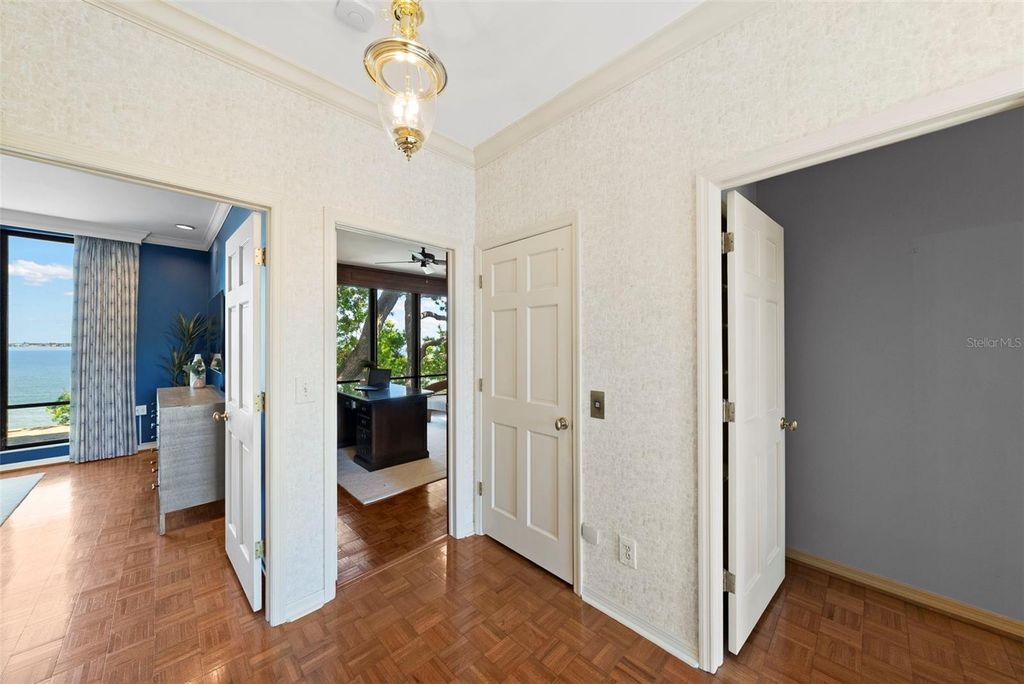 Image 28 of property listing at 5010 BAYSHORE BOULEVARD 4, Tampa, FL 33611