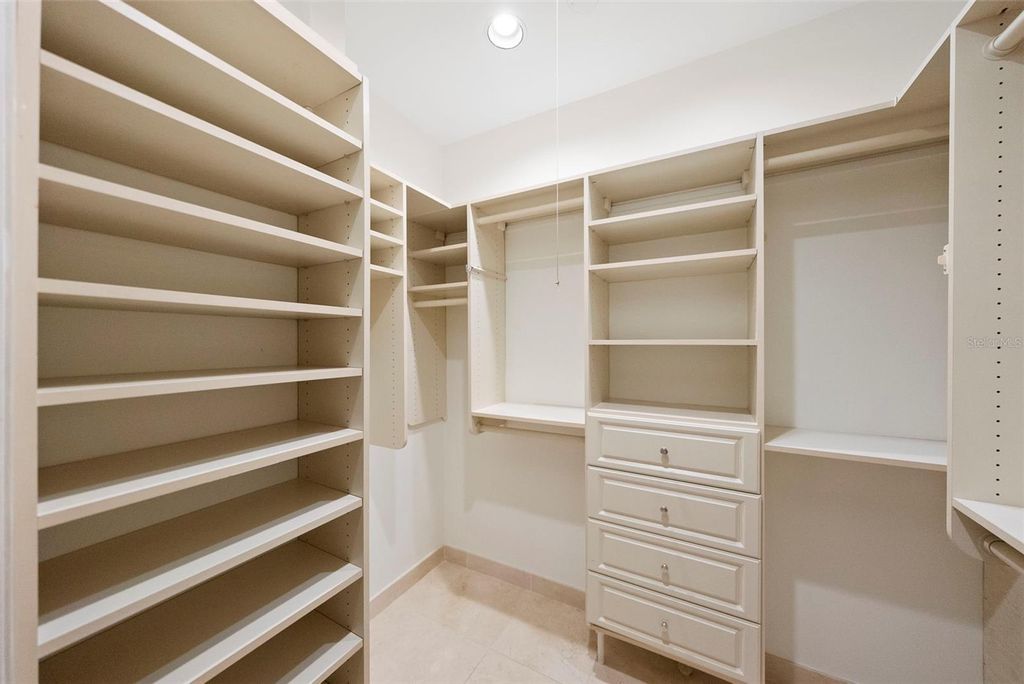 Image 37 of property listing at 5010 BAYSHORE BOULEVARD 4, Tampa, FL 33611