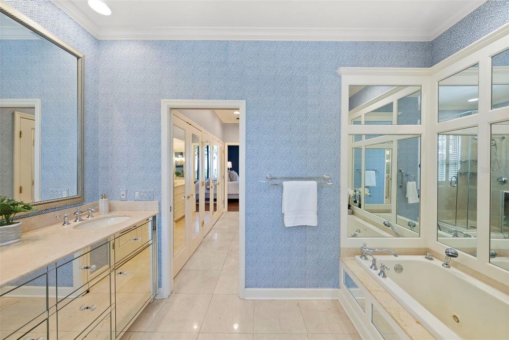 Image 39 of property listing at 5010 BAYSHORE BOULEVARD 4, Tampa, FL 33611