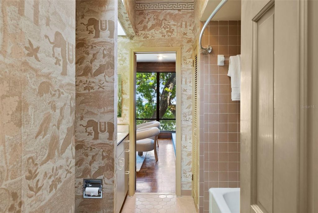 Image 48 of property listing at 5010 BAYSHORE BOULEVARD 4, Tampa, FL 33611