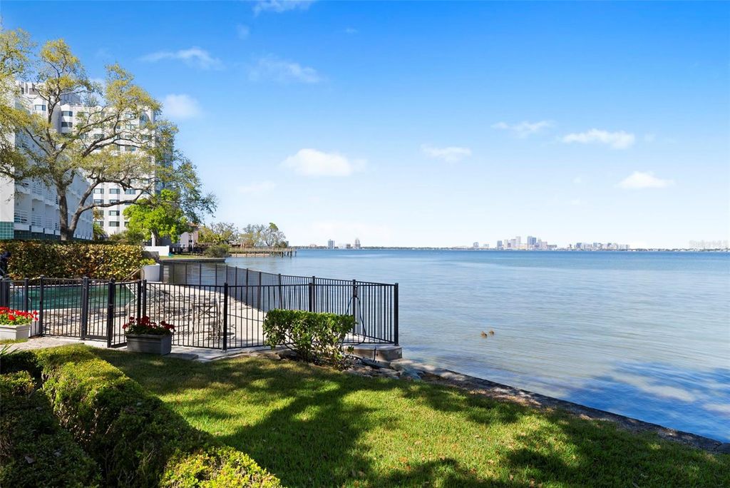 Image 63 of property listing at 5010 BAYSHORE BOULEVARD 4, Tampa, FL 33611