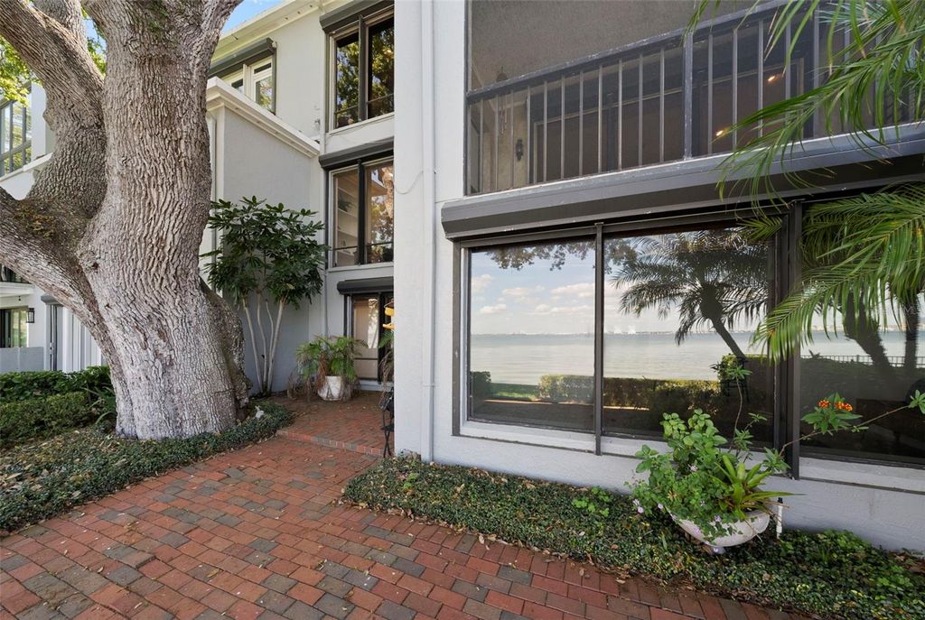 Image 74 of property listing at 5010 BAYSHORE BOULEVARD 4, Tampa, FL 33611