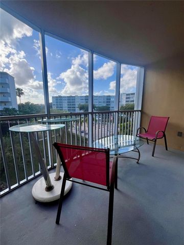 1750 NE 191st St 522-3, Miami, FL 33179