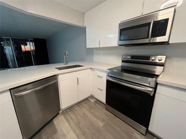 1750 NE 191st St 522-3, Miami, FL 33179