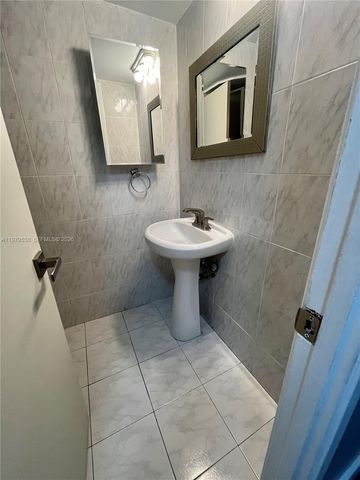 1750 NE 191st St 522-3, Miami, FL 33179