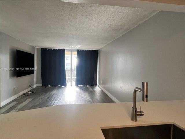 1750 NE 191st St 522-3, Miami, FL 33179