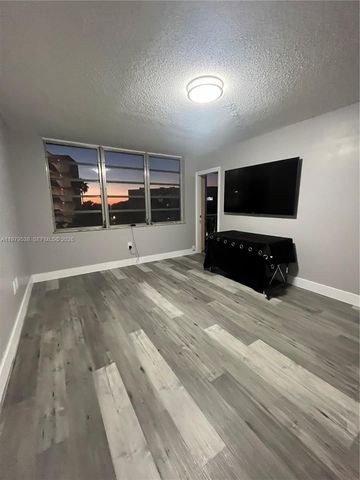 1750 NE 191st St 522-3, Miami, FL 33179