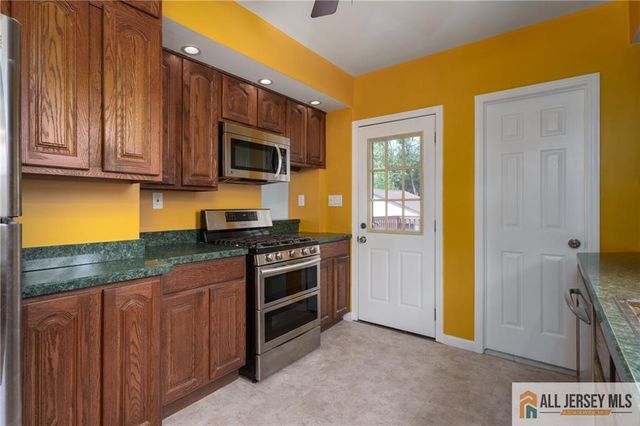 12 Fox Road, Edison, NJ 08817