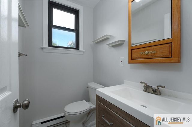 12 Fox Road, Edison, NJ 08817